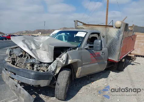 2005 Chevrolet Silverado C2500 Heavy Duty z USA, uszkodzony, nr VIN 1GCHC24U15E252823